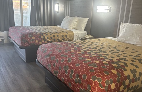 Calhoun Hotel | Econo Lodge