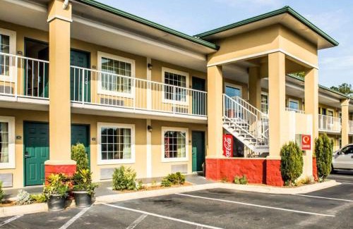 Lloyd Cabina | Econo Lodge