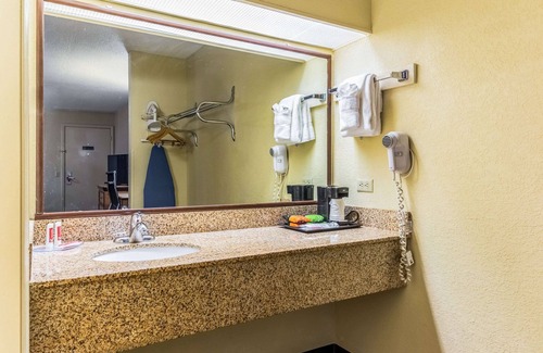 Whiteville Hotel | Econo Lodge Whiteville