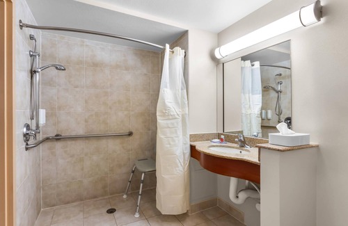 Iselin Hotel | Econo Lodge Woodbridge