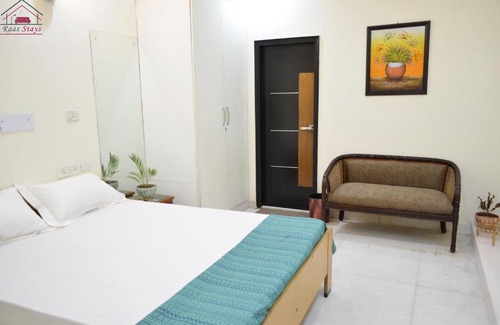 Greater Kailash Apartamento | Economical Modern 1BHK Unit Prime Location 6