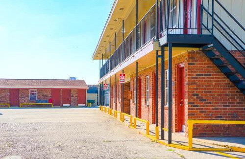 Lockport Hotel | Economy Inn By OYO Lockport near Houma