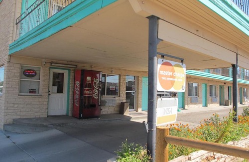 Ontario Hotel | Economy Inn Ontario