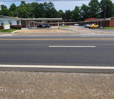 Gladewater Hotel | Economy inn