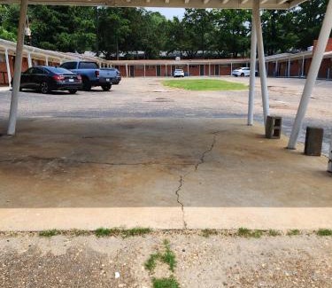 Gladewater Hotel | Economy inn