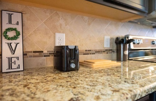 Greenville Casa | ECU Pirate Country Retreat! Master on 1st floor, Bonus room and separate office!
