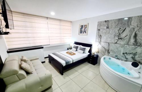 Puerto Santa Ana Apartamento | Ecusuites Habitación VIP con Jacuzzi Hidro