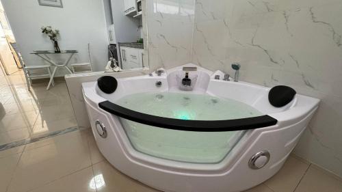 El Arenal Apartamento | Ecusuites Jacuzzi en Playas Vista Mar
