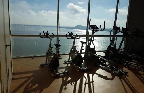 Puerto Santa Ana Apartamento | Ecusuites Riverfront l Balcony