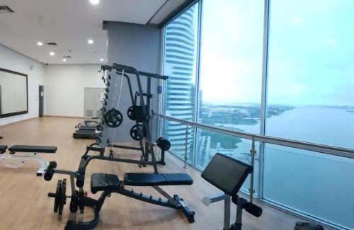 Puerto Santa Ana Apartamento | Ecusuites Riverfront l Balcony