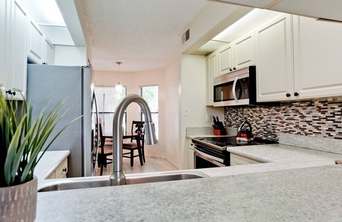 South Bradenton Apartamento | ED-Pool, Tennis, Pickle ball, near Beaches and IMG, Shorewalk condo 2 Bedroom/2 Bath lake view
