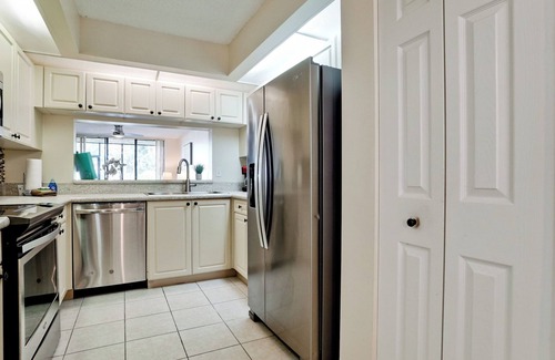South Bradenton Apartamento | ED-Pool, Tennis, Pickle ball, near Beaches and IMG, Shorewalk condo 2 Bedroom/2 Bath lake view