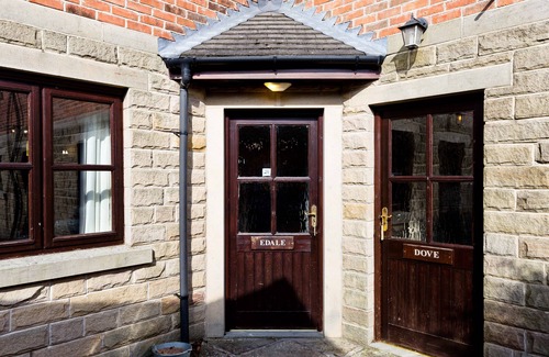 Knockerdown Apartamento | Edale Cottage With Shared Swimming Pool