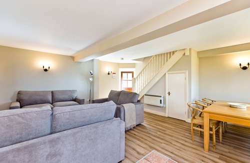 Knockerdown Apartamento | Edale Cottage With Shared Swimming Pool
