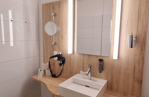 Bahnhofsvorstadt Hotel | Edel Weiss Hotel und Restaurant