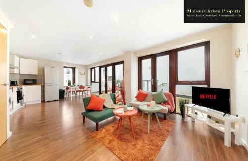 Bow Apartamento | Eden 2Bedroom Apt Sleeps 6 in London with Wifi & Leisure By Maison Christo Property Short Lets & Serviced Accommodation