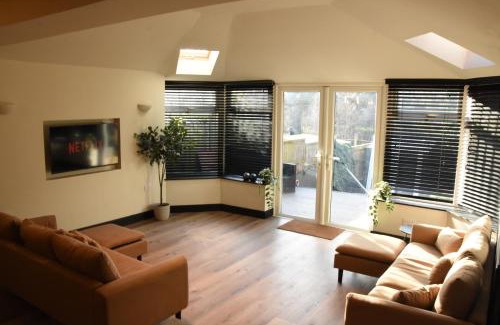 Olton Casa | Eden Escape - Bham Airport, NEC, HS2, JLR, Park Access