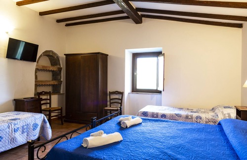 Pitigliano Otro | EDEN FARM Rustic farm at the end of the 19th century with park and swimming pool