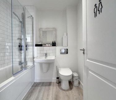 Birmingham Casa | Eden Gateway full equipment brand new bright and modern En-suite Double bedroom - room 3 near city centre