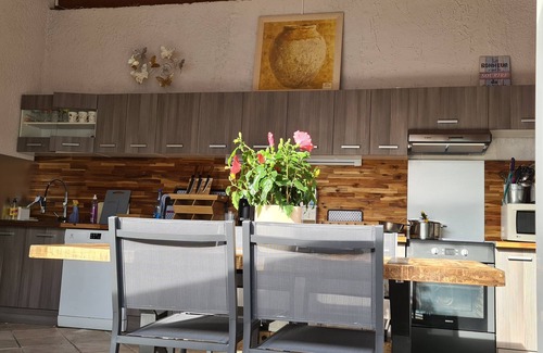 Fuveau Villa | EDEN HOUSE 250 m2, 4 bdrms 4 bathrms, private swimming pool, enclosed garden 4000 m2, parking lot