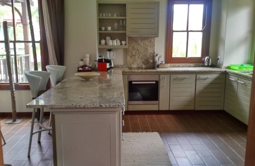 Eden Island Apartamento | Penthouse en Eden Island, con carro de golf, Wify, TV satelital y piscina