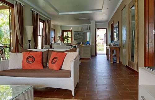 Eden Island Apartamento | Penthouse en Eden Island, con carro de golf, Wify, TV satelital y piscina