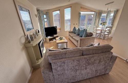 Fitling Casa | Eden Lodge-Tranquil-Hot Tub-Fishing-7m to Beach