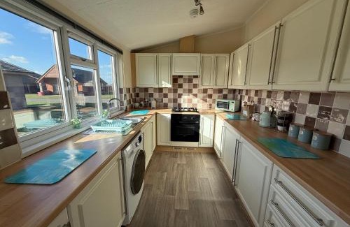 Fitling Casa | Eden Lodge-Tranquil-Hot Tub-Fishing-7m to Beach