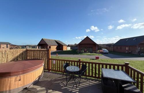 Fitling Casa | Eden Lodge-Tranquil-Hot Tub-Fishing-7m to Beach
