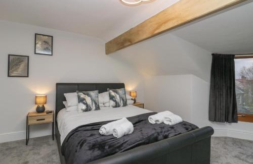 Bare Apartamento | Eden on the Crescent
