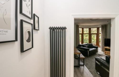 Bare Apartamento | Eden on the Crescent