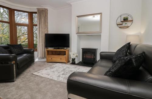 Bare Apartamento | Eden on the Crescent