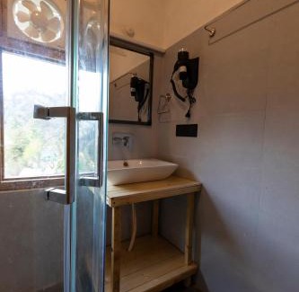 Jibhi Hotel | Eden Stay & Cafe