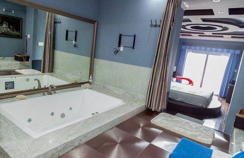 Binh Thanh Hotel | Edenroc Hotel