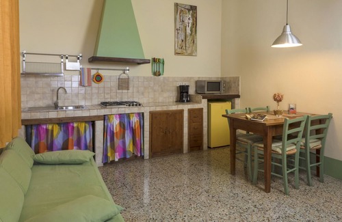 Castel San Gimignano Apartamento | apartamento Ivy con piscina y jardín en común y puntos de vista de San Gimignano