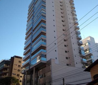 Praia do Morro Apartamento | Edf Gil Nogueira - Praia do Morro - GUARAPARI - ES - Brasil - 4º Andar TELA Proteção - FRENTE Sol Manhã - 02 quartos com Split - WIFI - Varanda Gourmet com CHURRASQUEIRA - 02 elevadores - 01 Vaga - PISCINA - Sauna - Portaria 24 HRS - 50m da Praia do Morro