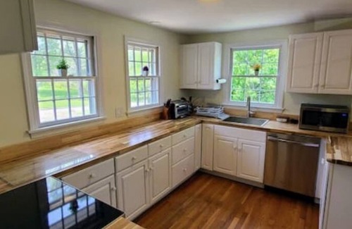 Edgartown Cabaña | Edgartown Cottage By The Pond