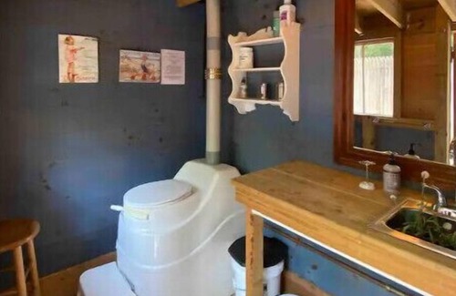 Edgartown Casa | Edgartown Vineyard Cottage. A Glamping Experience!