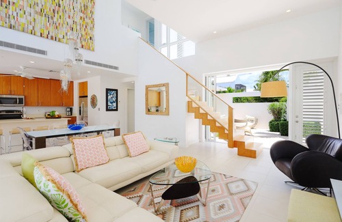 Leeward Settlement Villa | Villa de lujo. Pasos a la playa de Grace Bay!