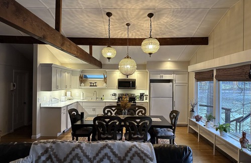 Edgecomb Cabaña | Edgecomb Maine. Close to Boothbay & Wiscasset. Very private and relaxing.