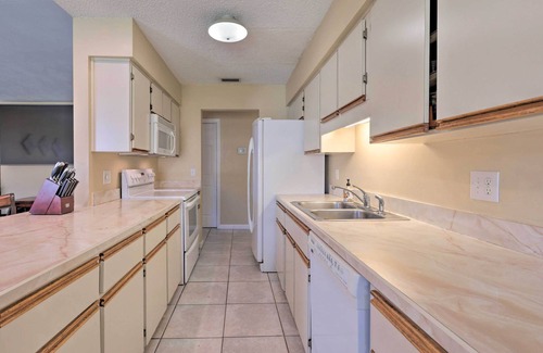 Florida Shores Casa | Edgewater Abode ~ 7 Mi to New Smyrna Beach!