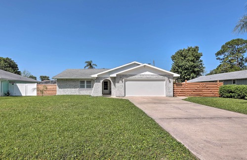 Florida Shores Casa | Edgewater Abode ~ 7 Mi to New Smyrna Beach!