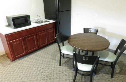 Put-in-Bay Hotel | Edgewater Hotel