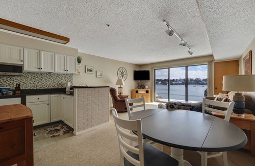 Charlevoix Condominio | Edgewater Inn 115 | Sunrise Over Lake Charlevoix | Pool, Hot Tub, Sauna