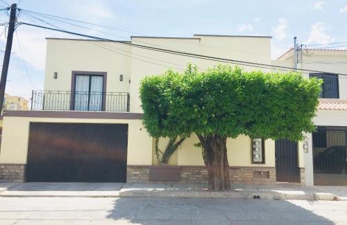 Zona Dorada Casa | Edificio Maria - 3 Departamentos y 1 Habitación
