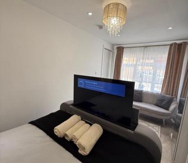 Longcroft Casa | Edinburgh city break room