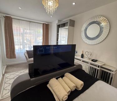 Longcroft Casa | Edinburgh city break room