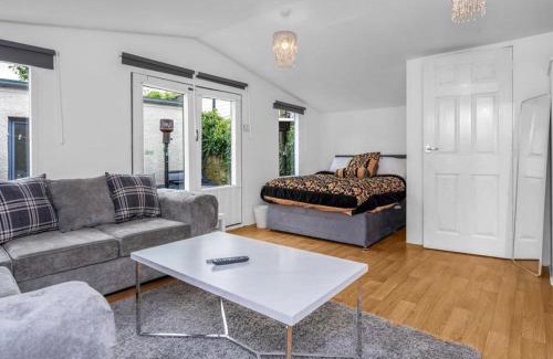 Blackburn Casa | Edinburgh Guest Room KEYWORKERS BUSINESS 10MIN TO THE HOSPITAL
