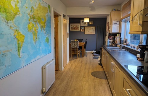 Currie Casa | Edinburgh Home from Home, A perfect location for the airport and the city.