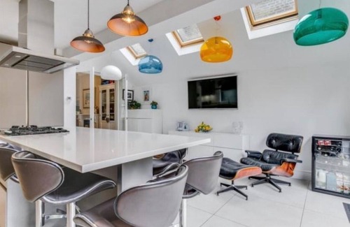 Turnham Green Casa | Edwardian House close to River Thames and Kew Gardens